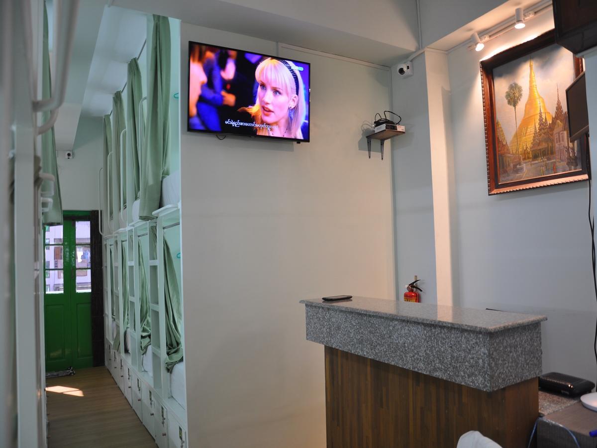 Hostel Latha Yangon Luaran gambar