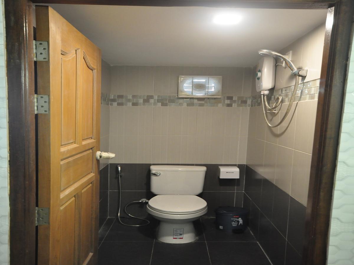 Hostel Latha Yangon Luaran gambar