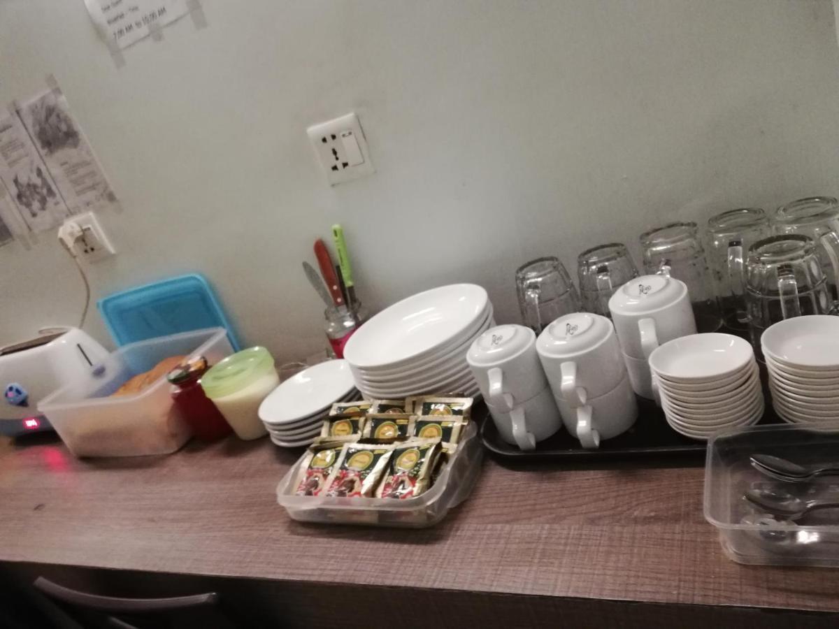 Hostel Latha Yangon Luaran gambar