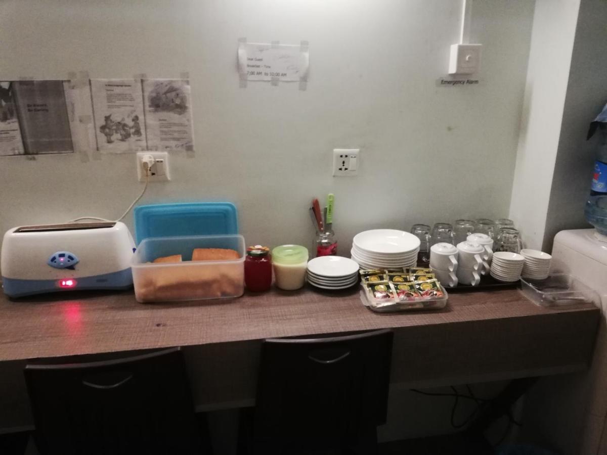 Hostel Latha Yangon Luaran gambar